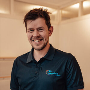 Rembrandt - Bart Zwaneveld Profielfoto van Bart Zwaneveld met een zwart shirt aan en het logo van Rembrant