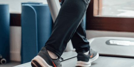 Sterke benen voor meer balans en minder blessures lopen op de loopband voor sterke benen