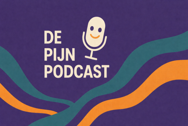 Afbeelding met het logo van de Pijnpodcast